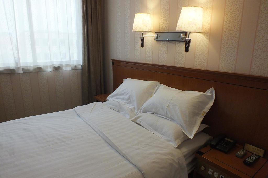 Beijing Fuxing Holiday Hotel Exterior photo