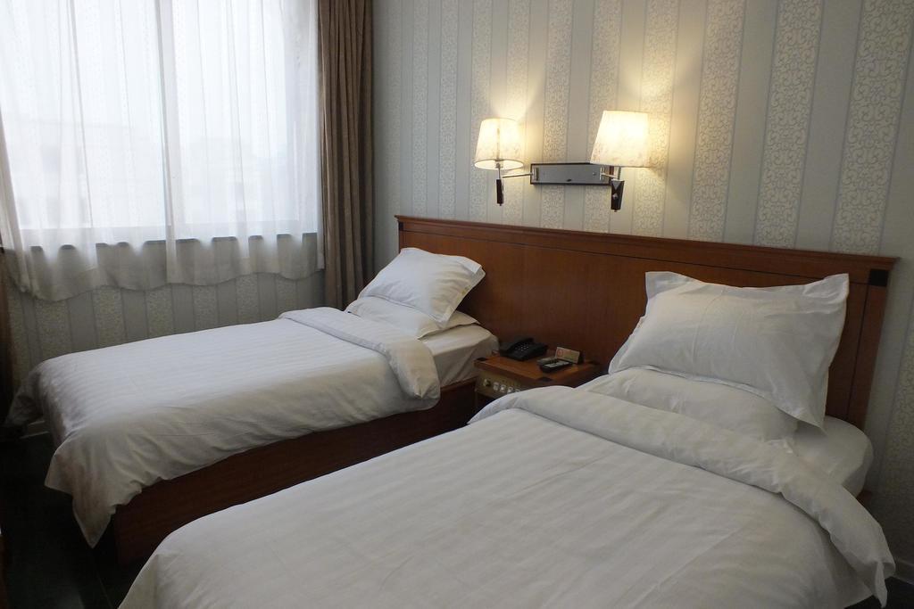 Beijing Fuxing Holiday Hotel Exterior photo