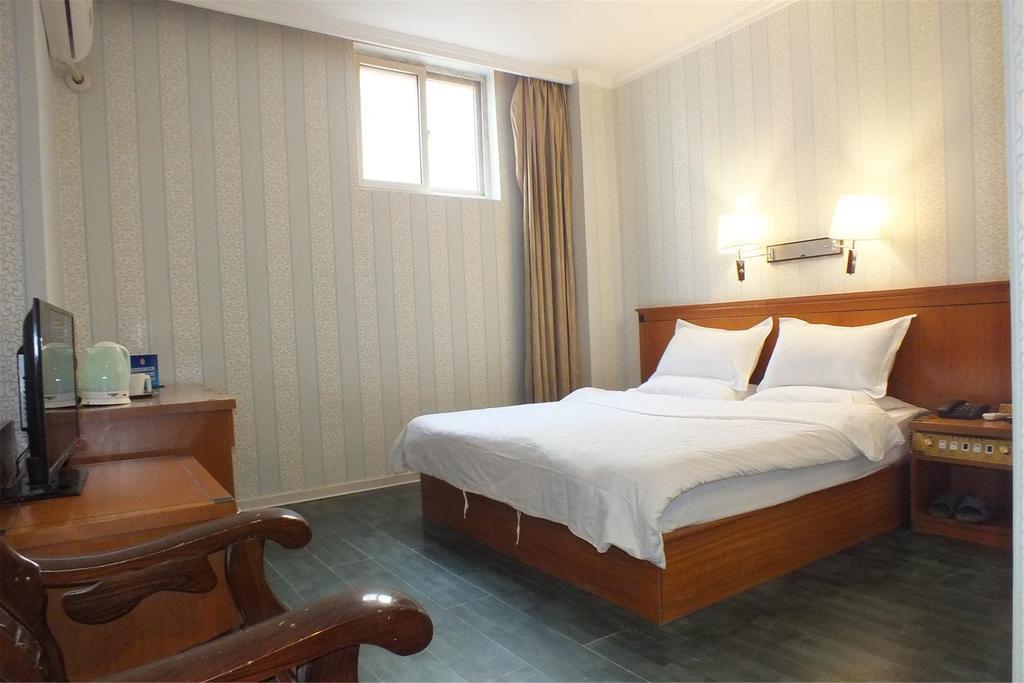 Beijing Fuxing Holiday Hotel Exterior photo